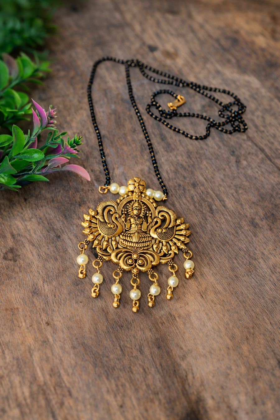 golden  pendant mangalsutra